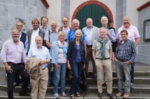 Gruppenfoto an der Klemenskirche