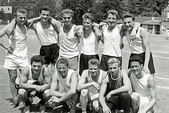 Siegreiche Handballmannschaft 1959: v. l. oben NN, Hammer, Ludes, Breitbach, Michi Link, Gerz unten: Hammes, Seidel, Laubenthal, Schreinemacher, Kollig